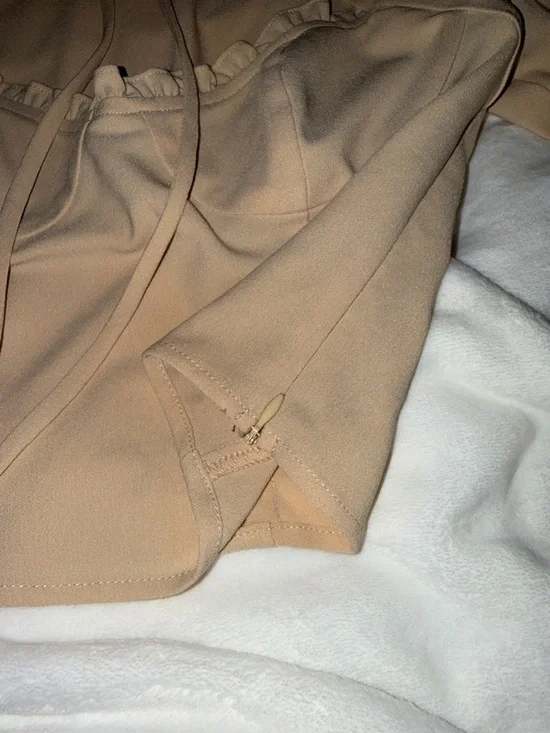 Forever 21 Nude Beigey Cutout Ruffle-Trim Long Sleeve Crop Top - Picture 3 of 6